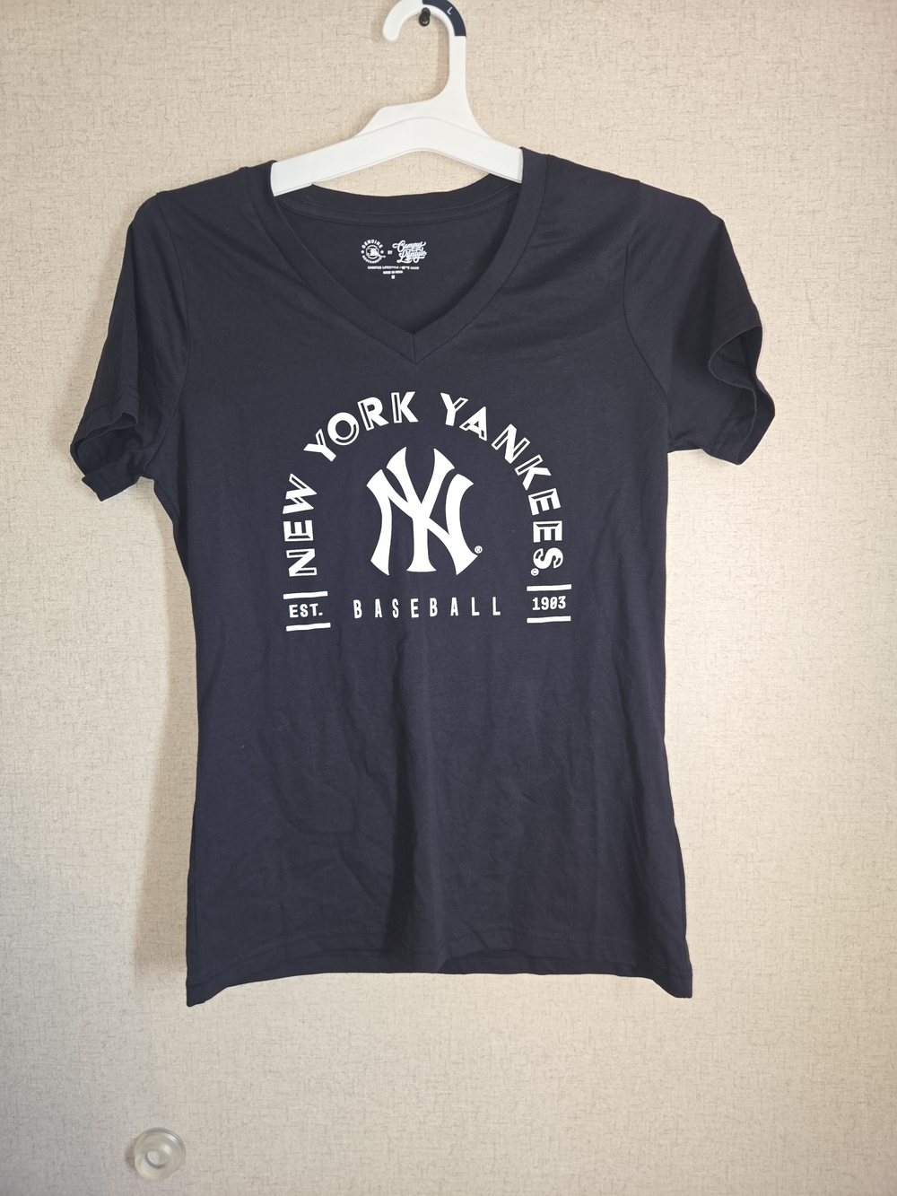 Women's Navy Logo V-Neck Tee Nwt Medium